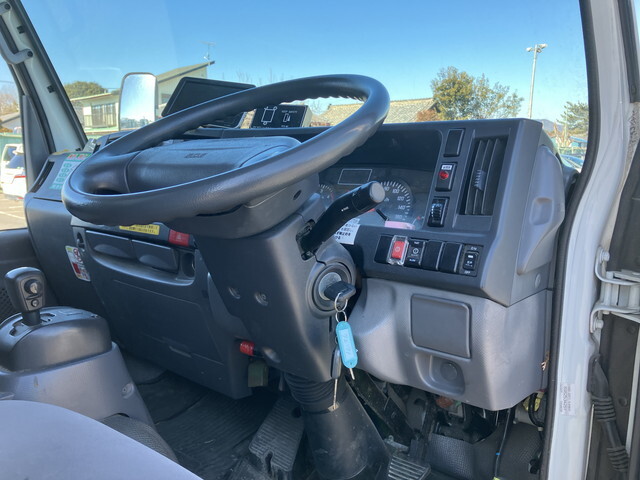 いすゞエルフパネルバン小型（2t・3t）[写真33]