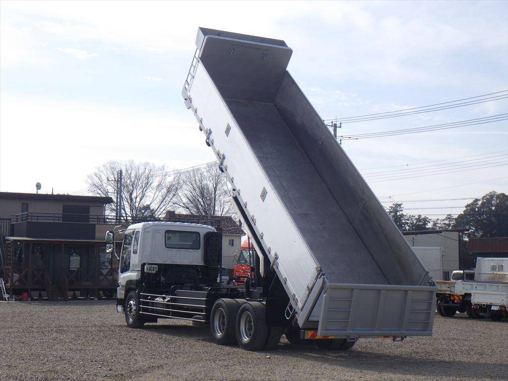 いすゞギガ深ダンプ（土砂禁ダンプ）大型（10t）[写真10]