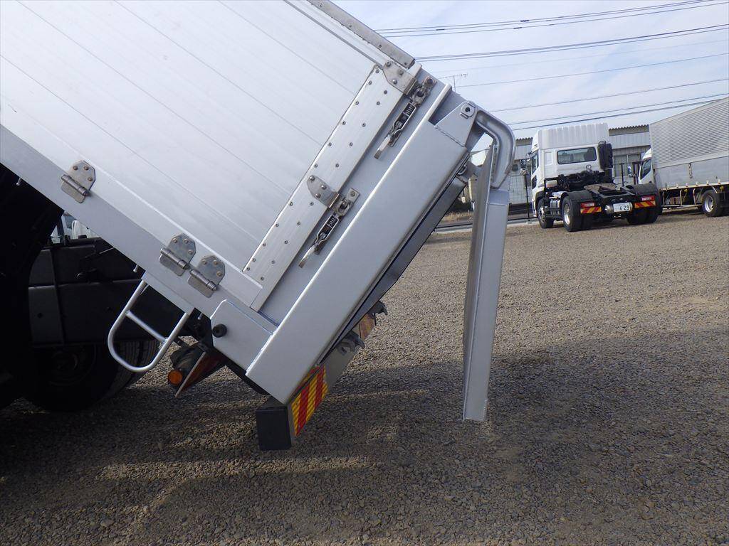 いすゞギガ深ダンプ（土砂禁ダンプ）大型（10t）[写真11]