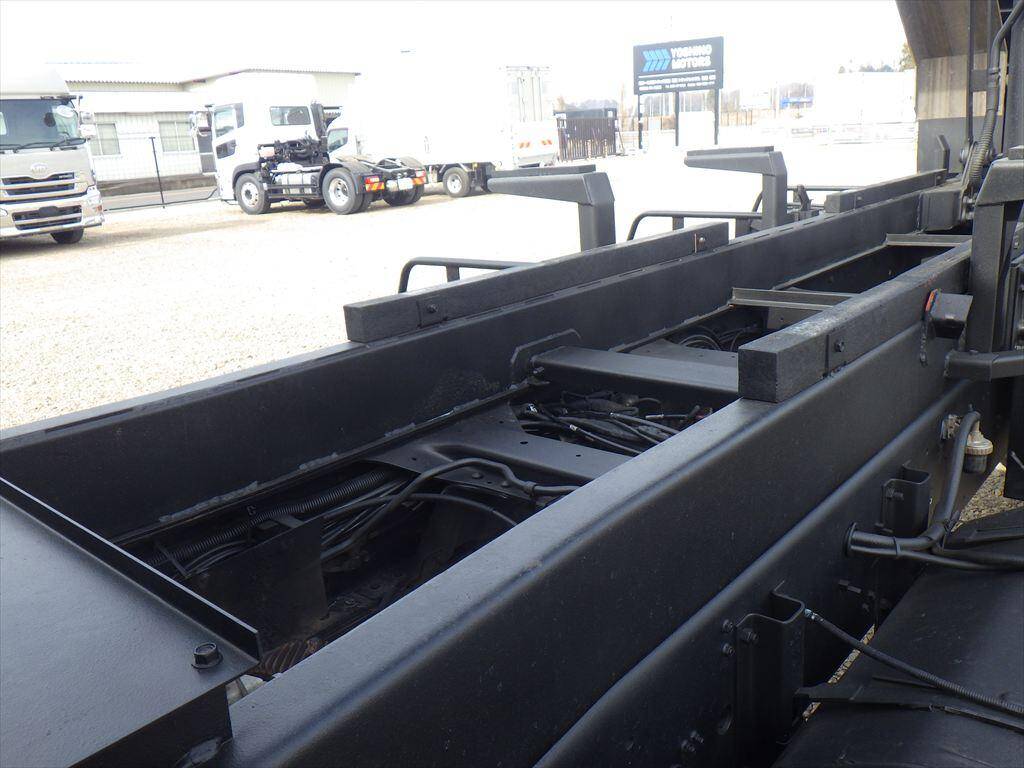 いすゞギガ深ダンプ（土砂禁ダンプ）大型（10t）[写真12]