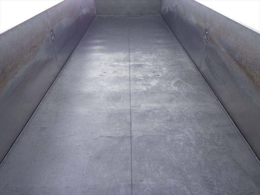 いすゞギガ深ダンプ（土砂禁ダンプ）大型（10t）[写真07]