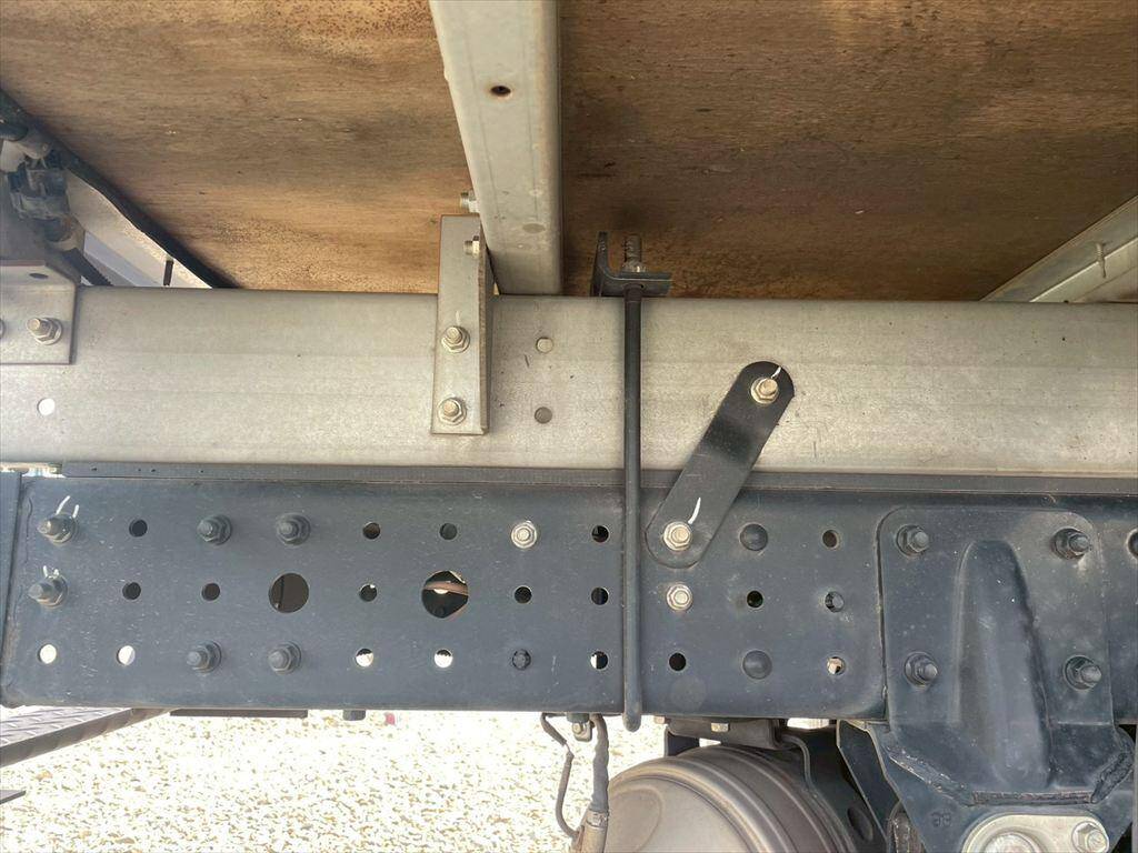 三菱ふそうキャンターアルミバン小型（2t・3t）[写真13]