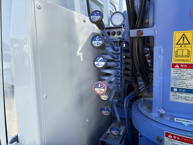 三菱ふそうキャンタークレーン付小型（2t・3t）[写真14]