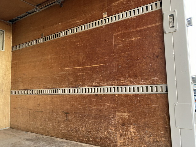 いすゞエルフパネルバン小型（2t・3t）[写真21]