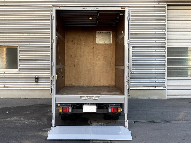 いすゞエルフパネルバン小型（2t・3t）[写真04]