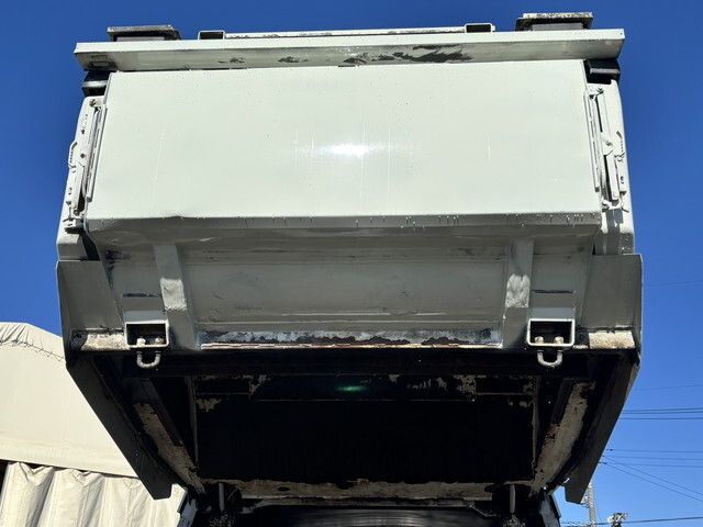 日野レンジャーパッカー車（塵芥車）中型（4t）[写真13]