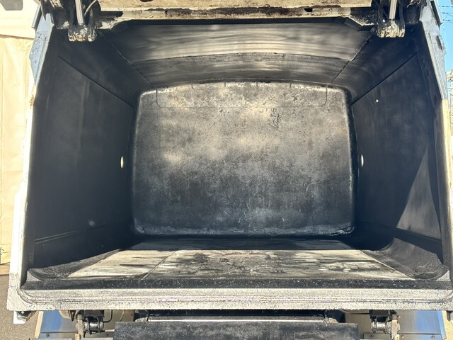 日野レンジャーパッカー車（塵芥車）中型（4t）[写真14]