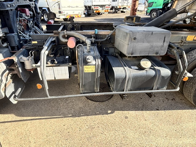 日野レンジャーパッカー車（塵芥車）中型（4t）[写真20]