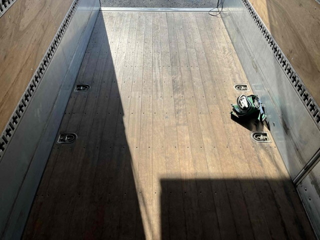 三菱ふそうキャンターアルミバン小型（2t・3t）[写真16]