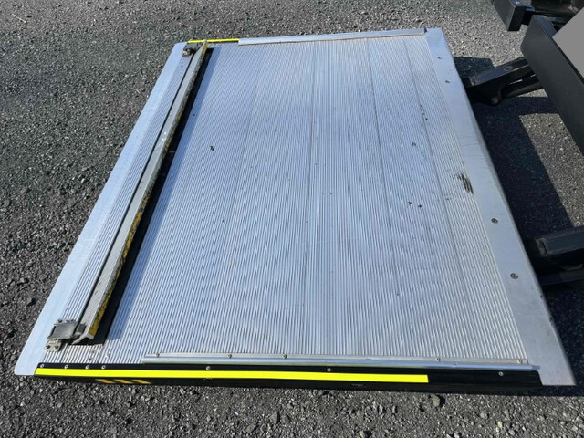 三菱ふそうキャンターアルミバン小型（2t・3t）[写真19]