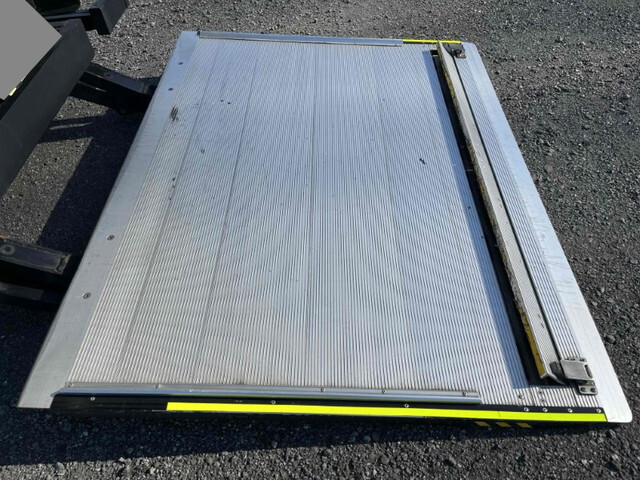 三菱ふそうキャンターアルミバン小型（2t・3t）[写真20]