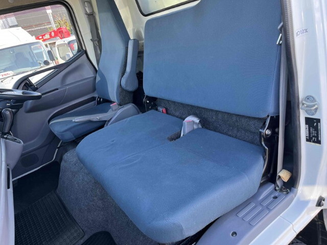 三菱ふそうキャンターアルミバン小型（2t・3t）[写真39]