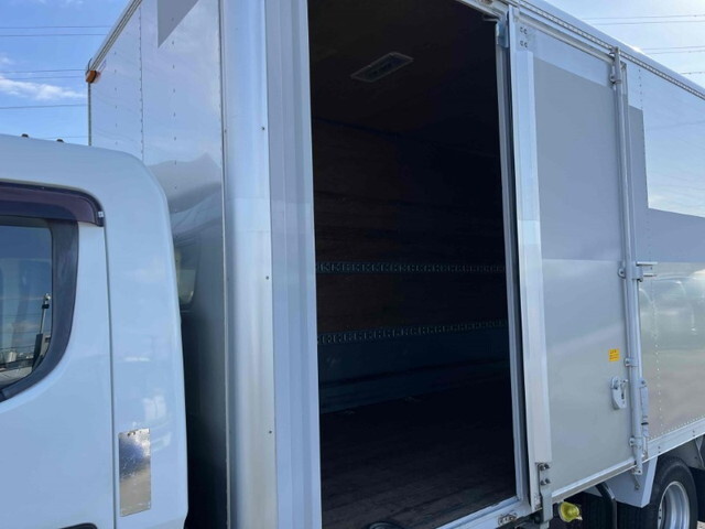 三菱ふそうキャンターアルミバン小型（2t・3t）[写真09]