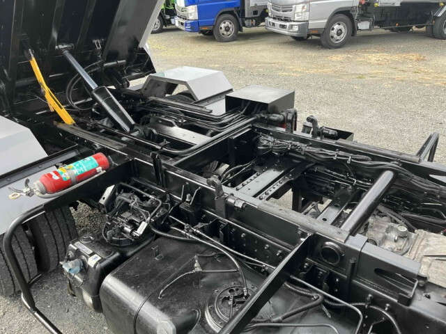 三菱ふそうキャンターパッカー車（塵芥車）小型（2t・3t）[写真17]