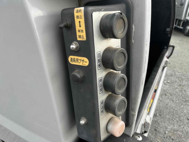 三菱ふそうキャンターパッカー車（塵芥車）小型（2t・3t）[写真30]