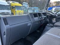 いすゞエルフセーフティローダー小型（2t・3t）[写真12]