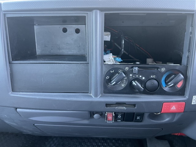 いすゞエルフセーフティローダー小型（2t・3t）[写真09]