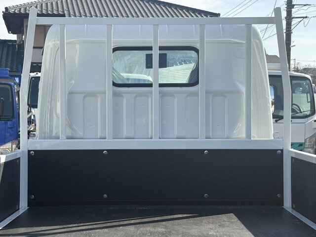 三菱ふそうキャンター平ボディ小型（2t・3t）[写真13]