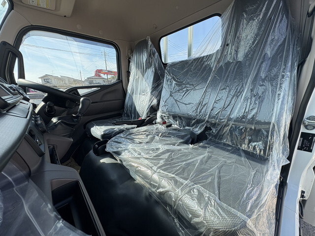 三菱ふそうキャンター平ボディ小型（2t・3t）[写真24]