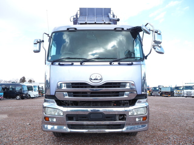 UDトラックスクオンダンプ大型（10t）[写真10]