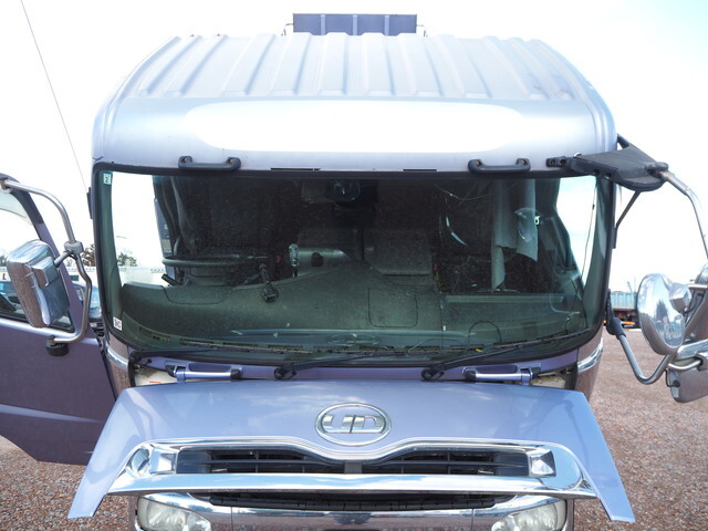 UDトラックスクオンダンプ大型（10t）[写真12]