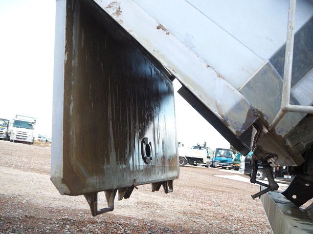 UDトラックスクオンダンプ大型（10t）[写真19]