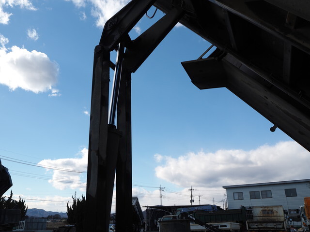 UDトラックスクオンダンプ大型（10t）[写真23]