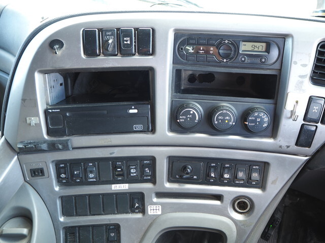 UDトラックスクオンダンプ大型（10t）[写真36]