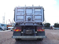 UDトラックスクオンダンプ大型（10t）[写真06]