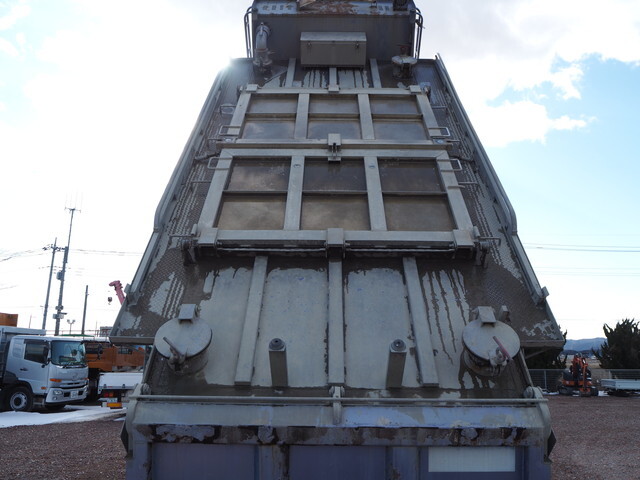 UDトラックスクオンダンプ大型（10t）[写真07]