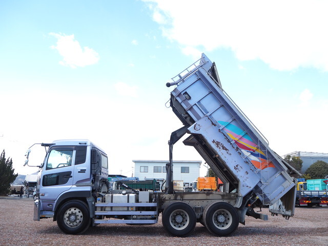 UDトラックスクオンダンプ大型（10t）[写真08]