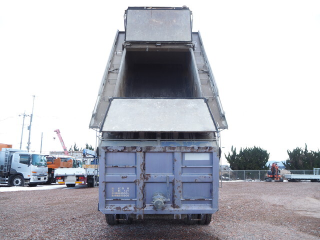 UDトラックスクオンダンプ大型（10t）[写真09]