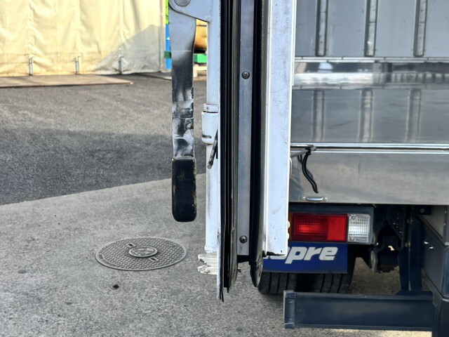 三菱ふそうキャンター冷凍車（冷蔵車）小型（2t・3t）[写真14]