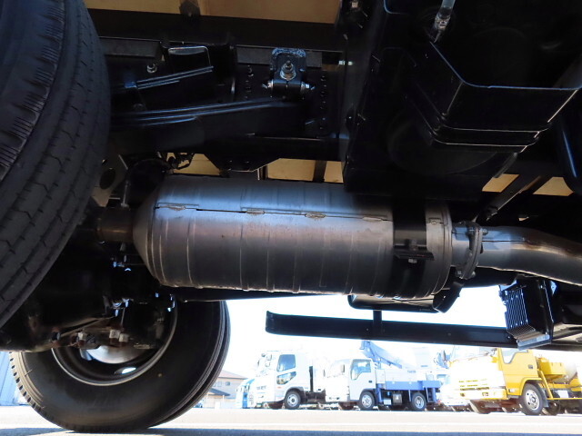 三菱ふそうキャンタークレーン4段小型（2t・3t）[写真13]