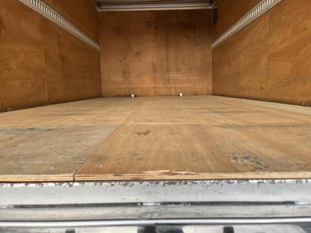 いすゞエルフアルミバン小型（2t・3t）[写真10]