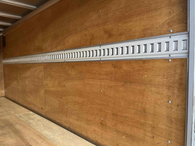 いすゞエルフアルミバン小型（2t・3t）[写真12]