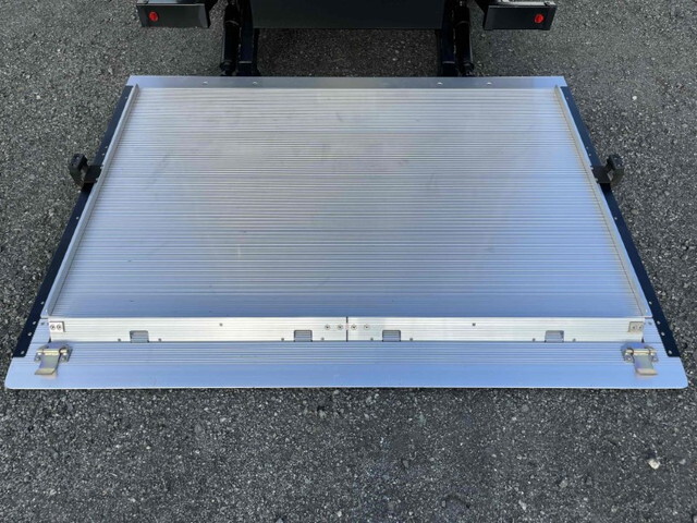 いすゞエルフアルミバン小型（2t・3t）[写真17]