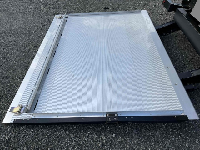 いすゞエルフアルミバン小型（2t・3t）[写真18]