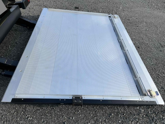 いすゞエルフアルミバン小型（2t・3t）[写真19]