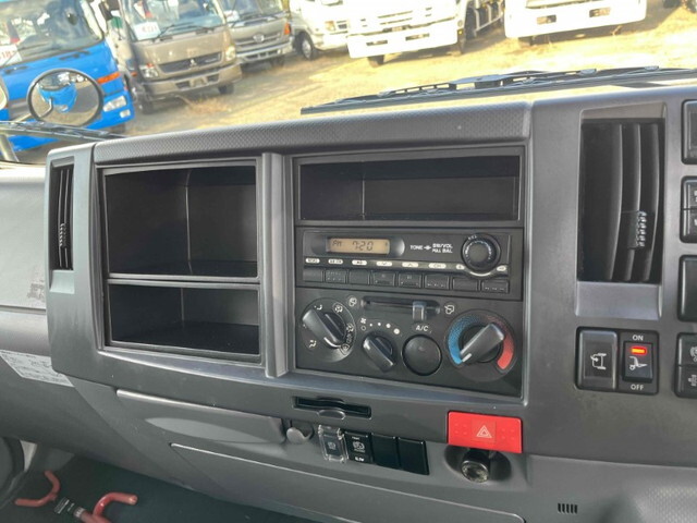 いすゞエルフアルミバン小型（2t・3t）[写真32]