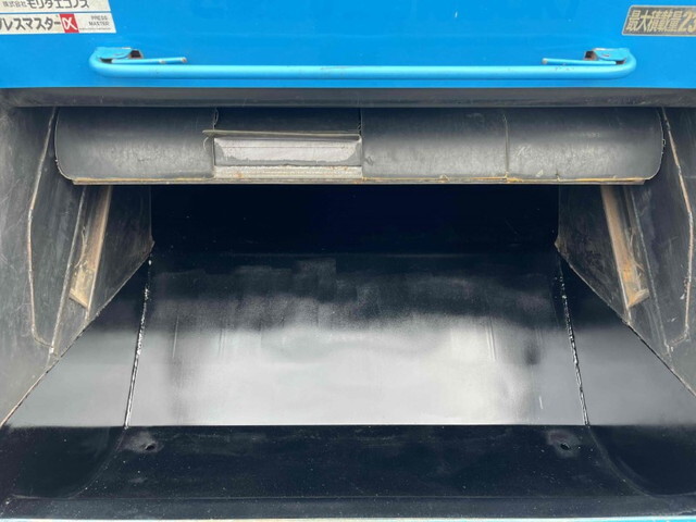 三菱ふそうキャンターパッカー車（塵芥車）小型（2t・3t）[写真09]