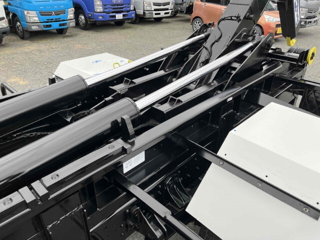 三菱ふそうファイターコンテナ専用車増トン（6t・8t）[写真12]