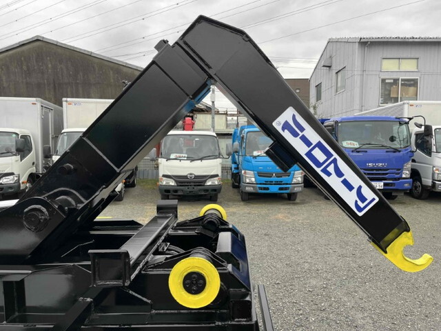 三菱ふそうファイターコンテナ専用車増トン（6t・8t）[写真13]