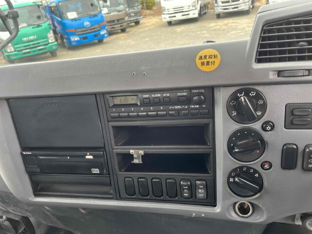 三菱ふそうファイターコンテナ専用車増トン（6t・8t）[写真36]