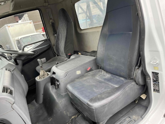 三菱ふそうファイターコンテナ専用車増トン（6t・8t）[写真39]