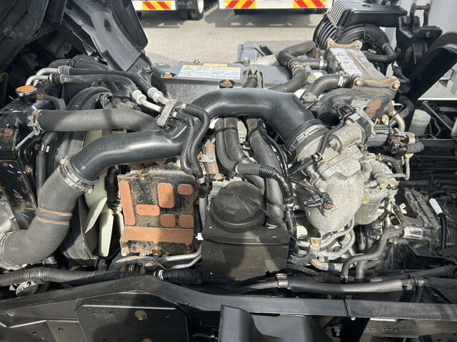 いすゞフォワードアルミウイング中型（4t）[写真16]