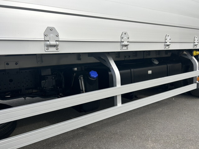 いすゞフォワードアルミウイング中型（4t）[写真38]