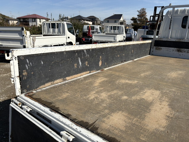 トヨタトヨエース平ボディ小型（2t・3t）[写真10]