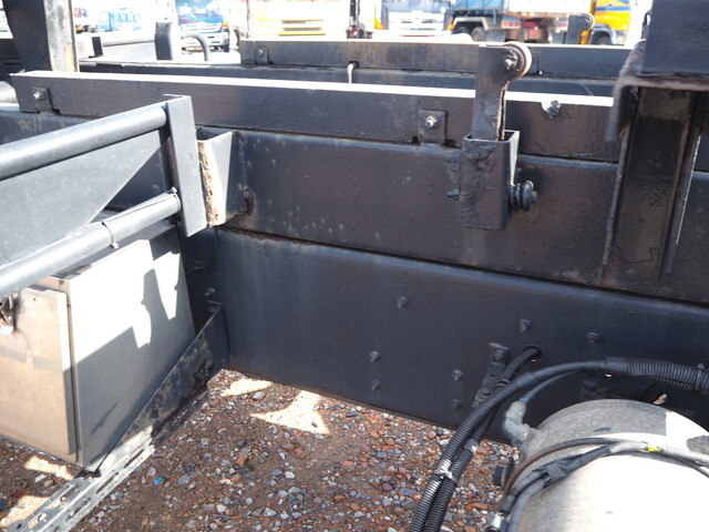 いすゞギガダンプ大型（10t）[写真17]