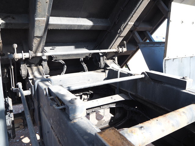 いすゞギガダンプ大型（10t）[写真24]